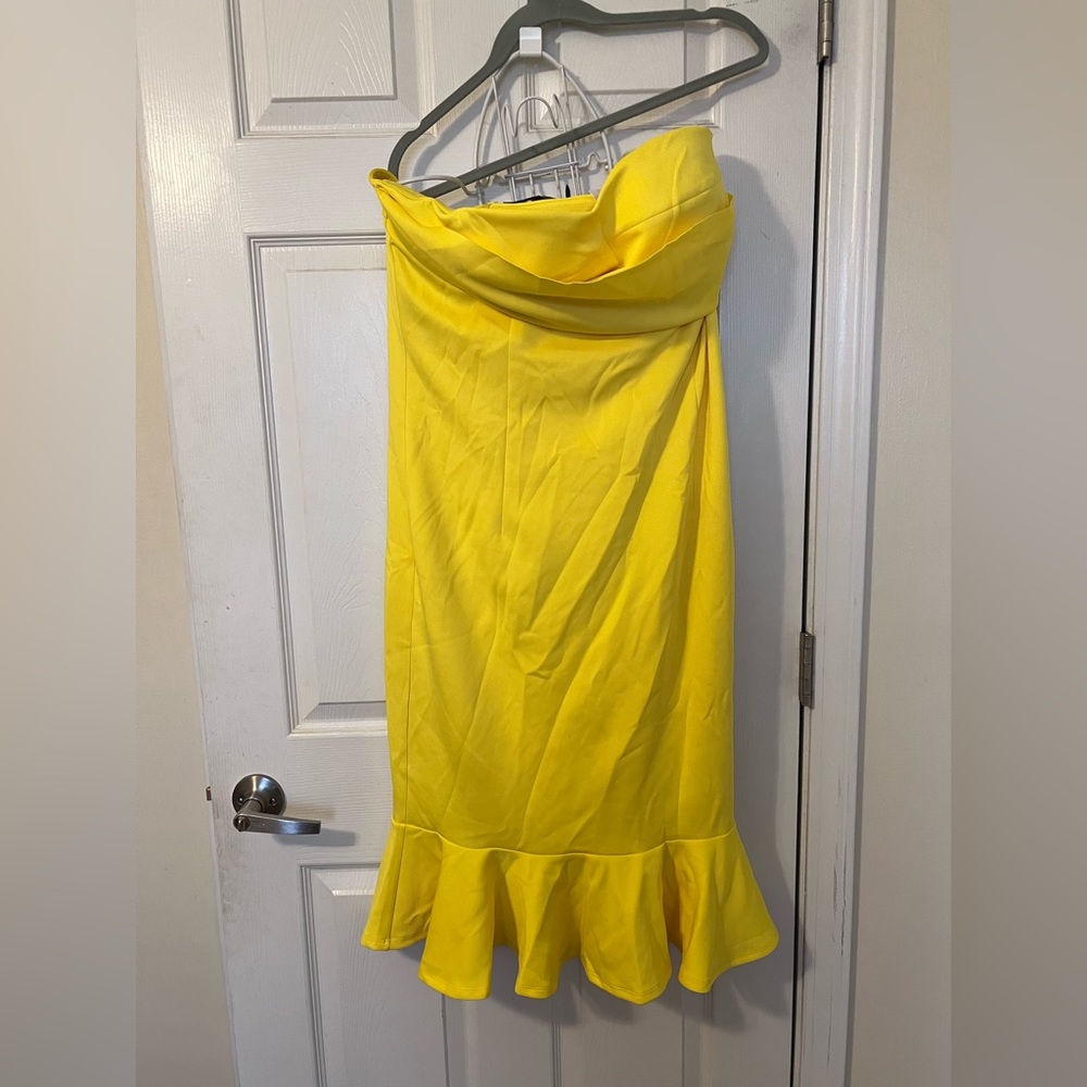 Yellow strapless dress